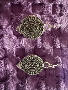Vintage-Style Filigree Silver Drop Earrings - Purple